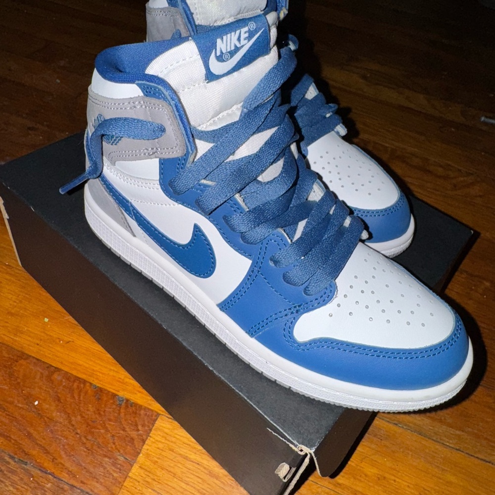 Nike Air Jordan 1 Retro High OG "True Blue" sneaker